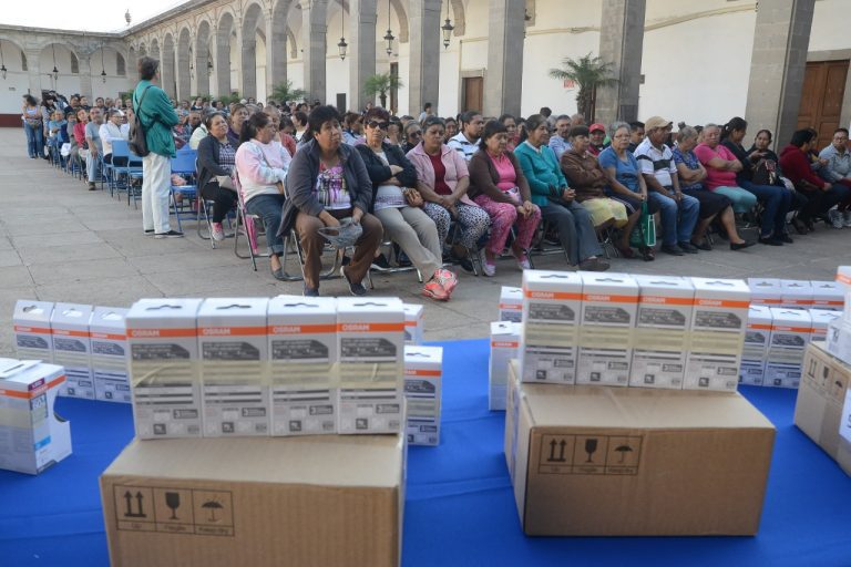 Entrega de focos ahorradores (4)