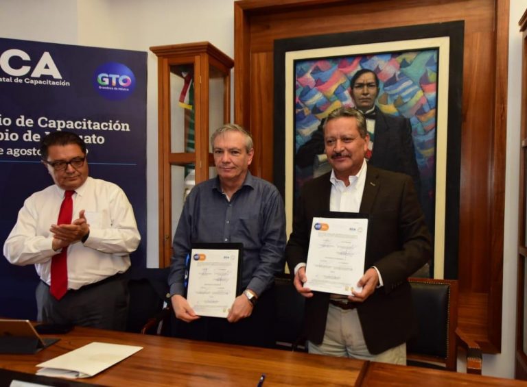 Firma convenio IECA (4)