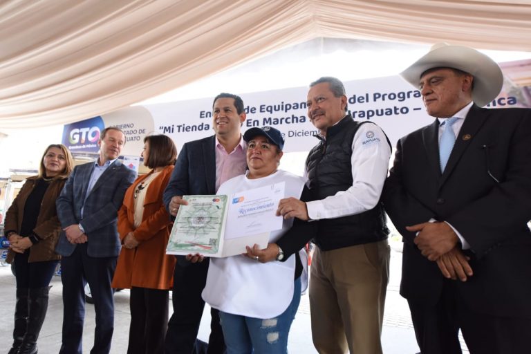 Entregan apoyos programa En Marcha (5)