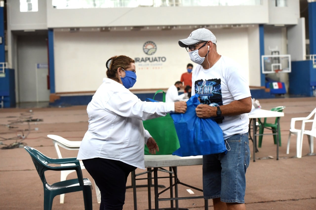 Entrega de Despensas a Tianguistas (2)
