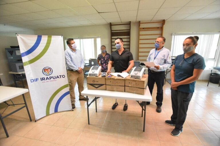 FOTOS ENTREGAN EQUIPOS PARA REHABILITACION (2)
