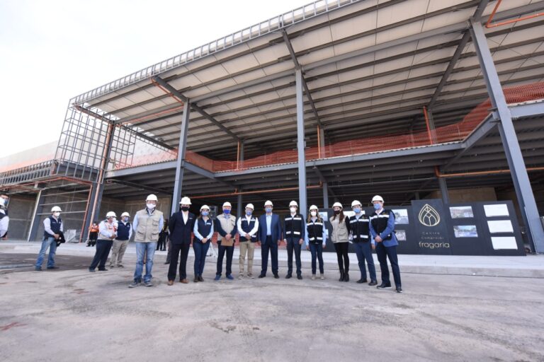 Genera empleo y reactiva economía construcción de plaza Fragaria (7)