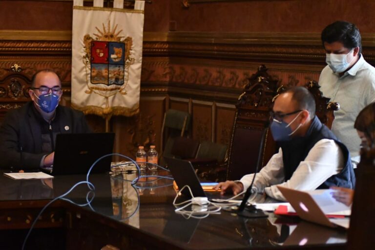 Aprueban reglamentos de Transparencia y para Establecimientos (5)