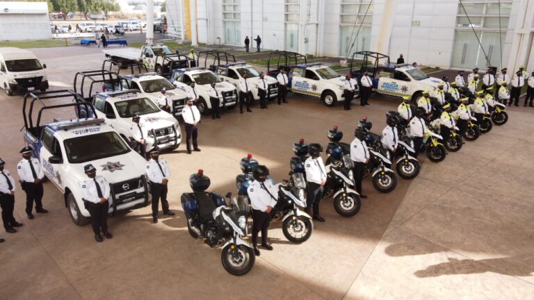 Uniformes y equipamiento (14)