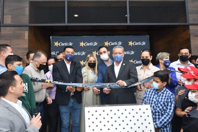 INAUGURACIÓN CARL´S JR (2)