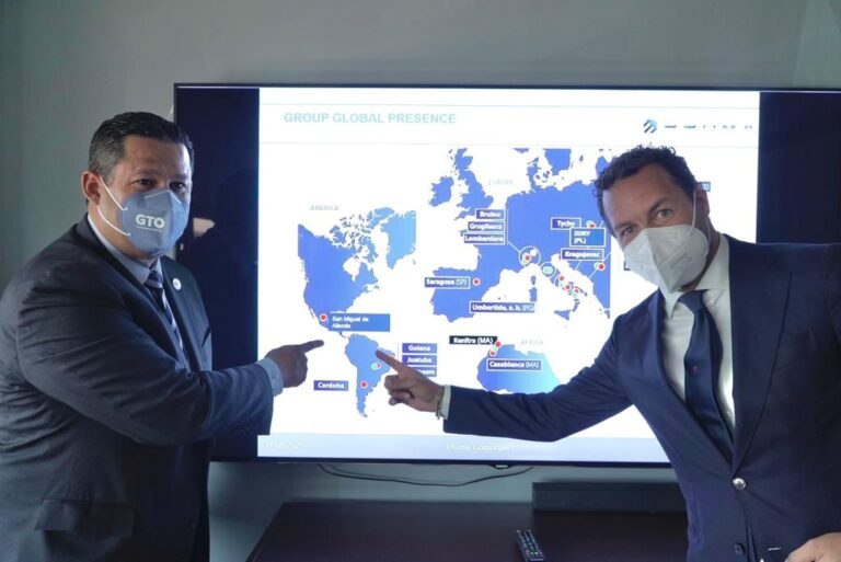 Inversión PROMA (1) Luca Pino, Vicepresidente Grupo PROMA y Diego Sinhue Rodríguez Vallejo, Gobernador de Guanajuato.