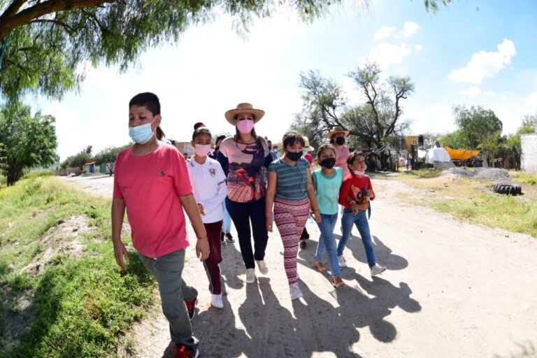 Atiende Presidenta Municipal Peticiones en Comunidad Paso Blanco (3)