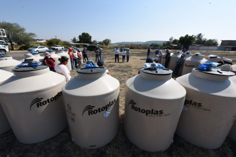 Entrega de Tinacos (1)