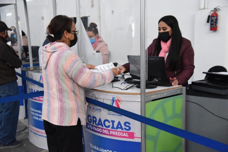 Contribuyen Irapuatenses con Pago de Predial (3)
