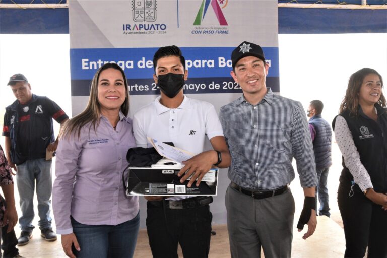 Entrega de Kits de Barbería (4)