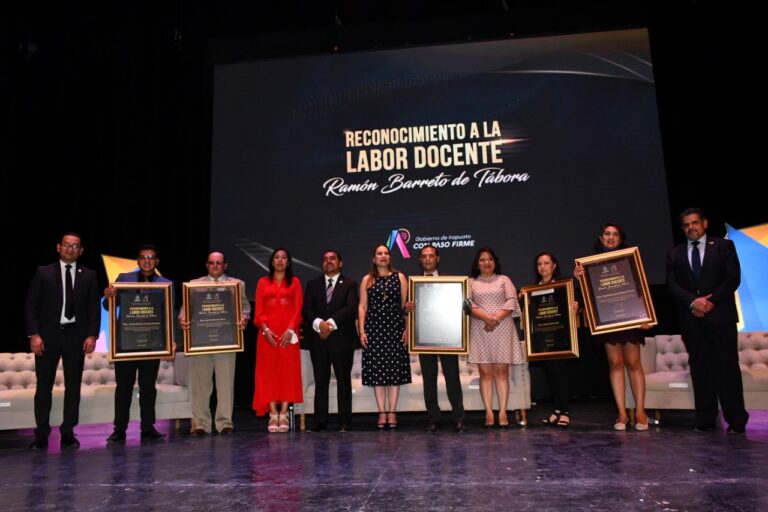 Reconocen Labor de Docentes Irapuatenses (4)