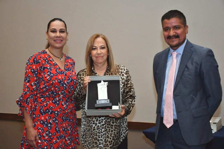 Reconocimiento a mujeres (1)