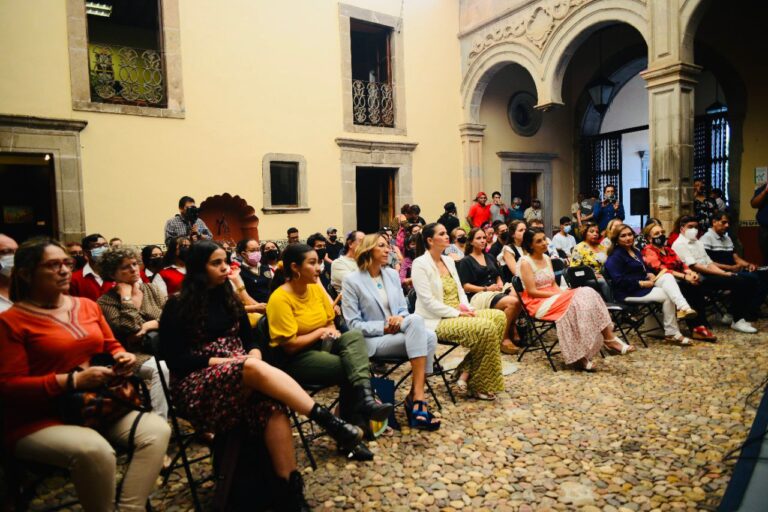 DESTACAN PAPEL DE MUJERES EN EL ARTE (4)