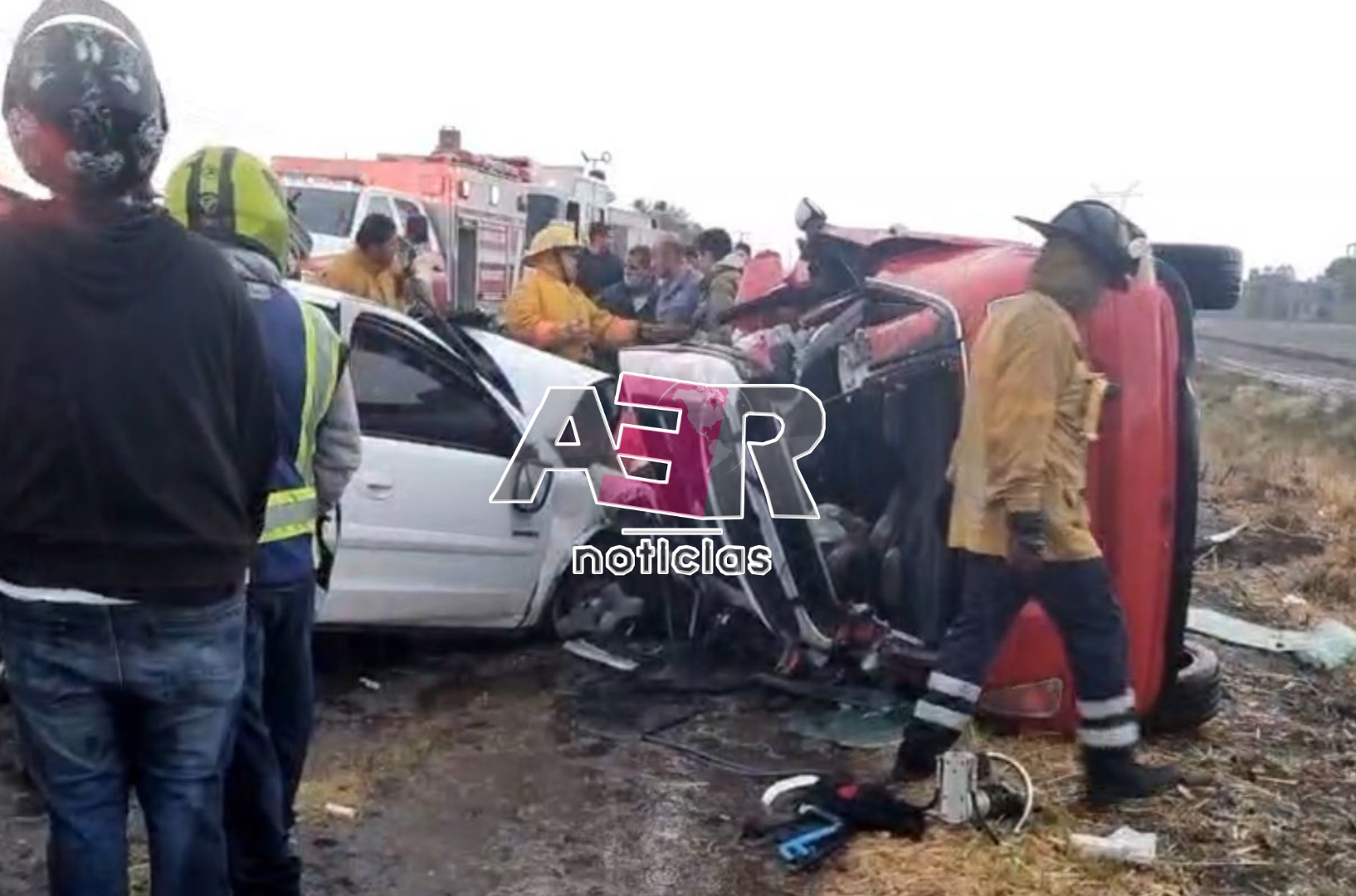 Choque frontal en la carretera Salamanca-Valle de Santiago: mueren dos mujeres y tres lesionados. 1