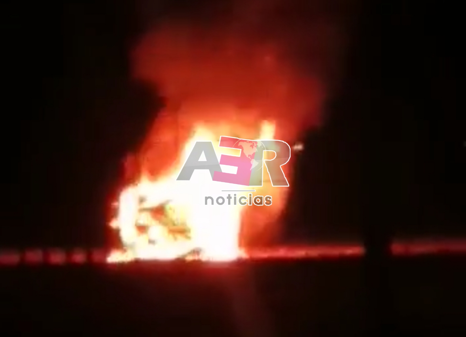 Incendian camioneta en la colonia San Juanito 1