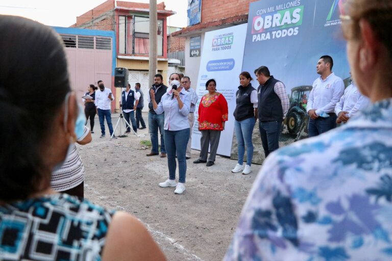 Arrancan Pavimentación de Privada Emilio Carranza (6)