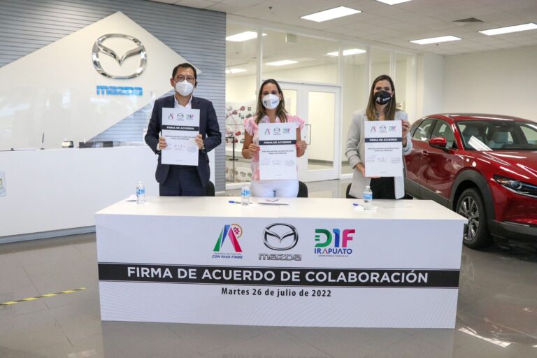 FOTOS FIRMA DE CONVENIO CON MAZDA (1)