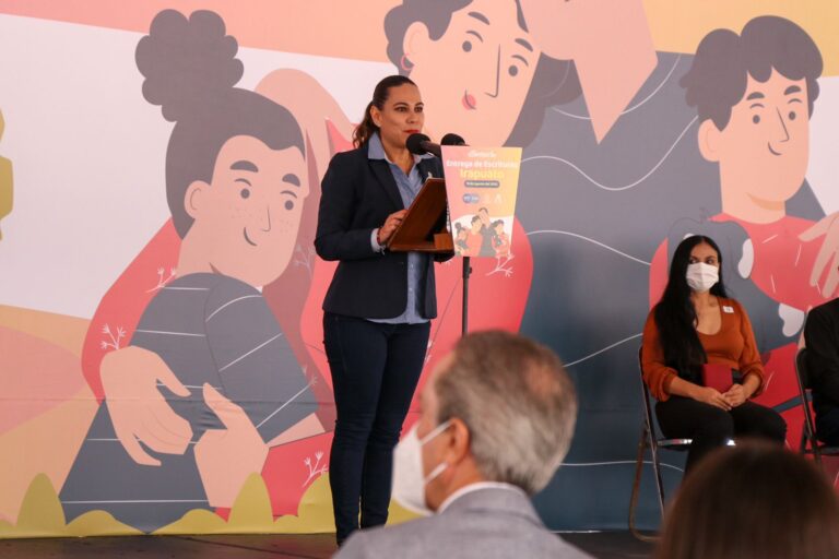 Dan Certeza Jurídica a Familias Irapuatenses (3)