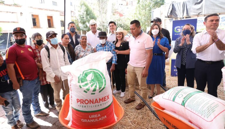 Entrega de fertilizantes (5)