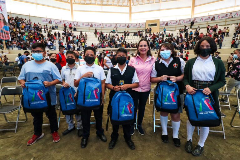 Entrega de mochilas (4)