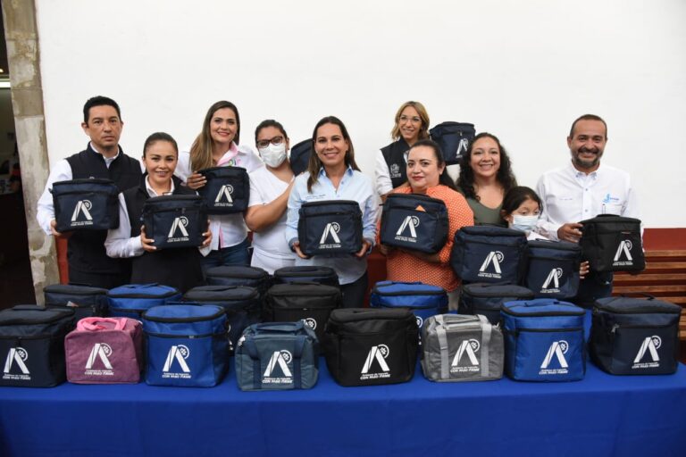 Entregan Hieleras A Hospital Materno Infantil (1)