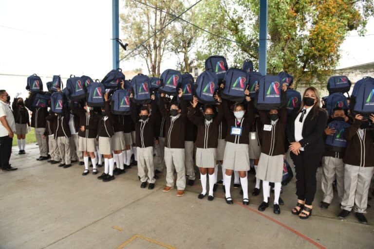 Impulsan Permanencia Educativa con Entrega de Apoyos (1)