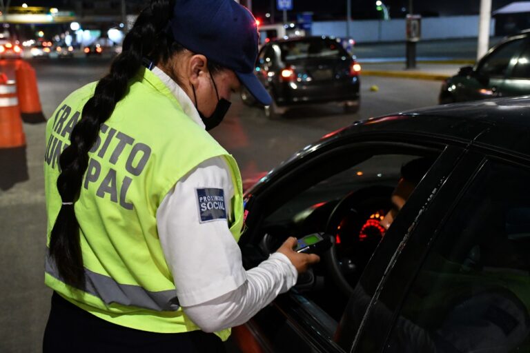 AGENTES DE TRÁNSITO (3)