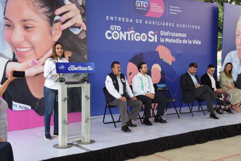 CONTRIBUYEN A LA INSERCIÓN SOCIAL CON ENTREGA DE AUXILIARES AUDITIVOS (6)