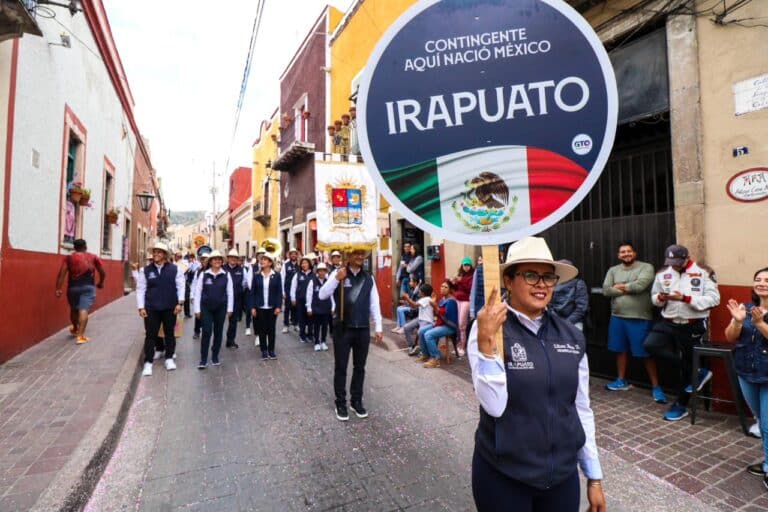 PARTICIPA IRAPUATO EN DESFILE CONMEMORATIVO (6) (1)