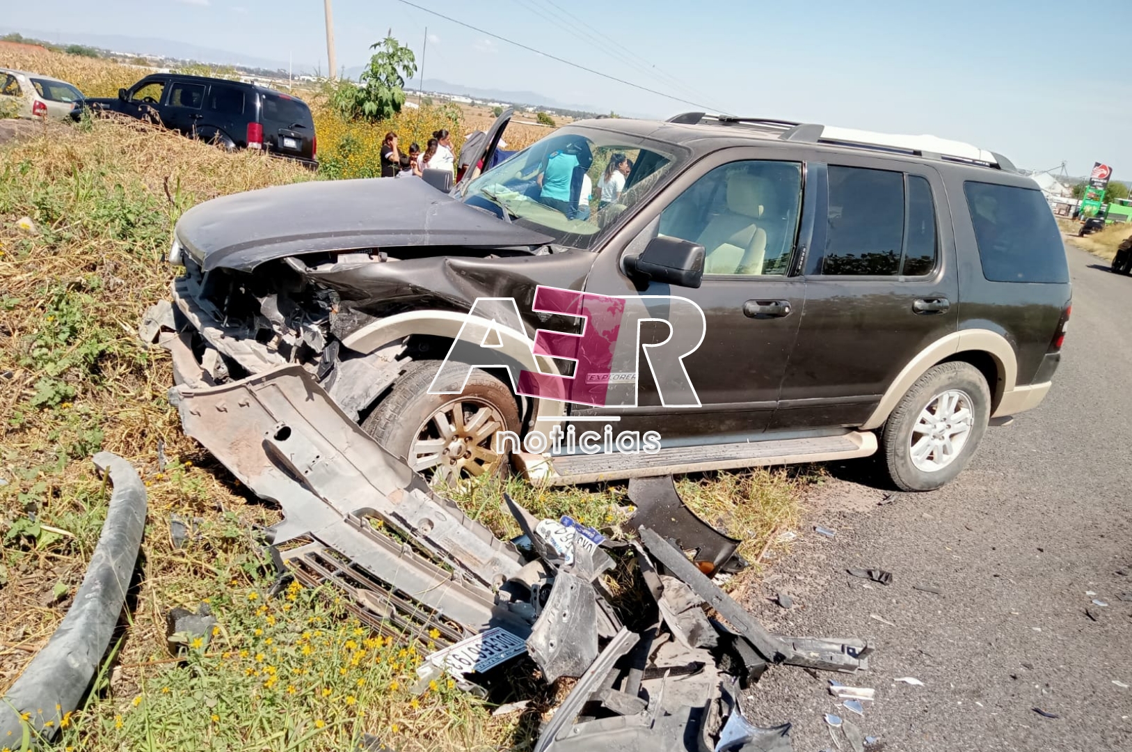 Tres lesionados en choque frontal en carretera a Providencia de Pérez 1