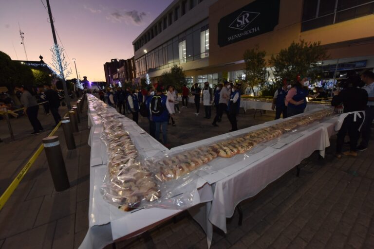 Rosca de Reyes Monumental (2)
