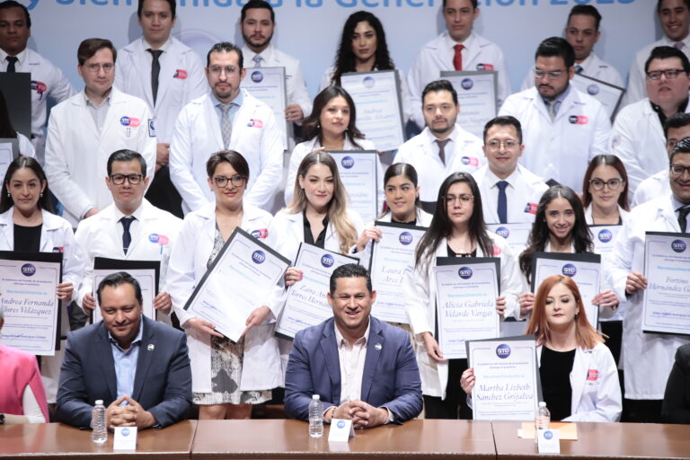 Ceremonia de Clausura y Bienvenida de Cursos de Especialidades Médicas (7)