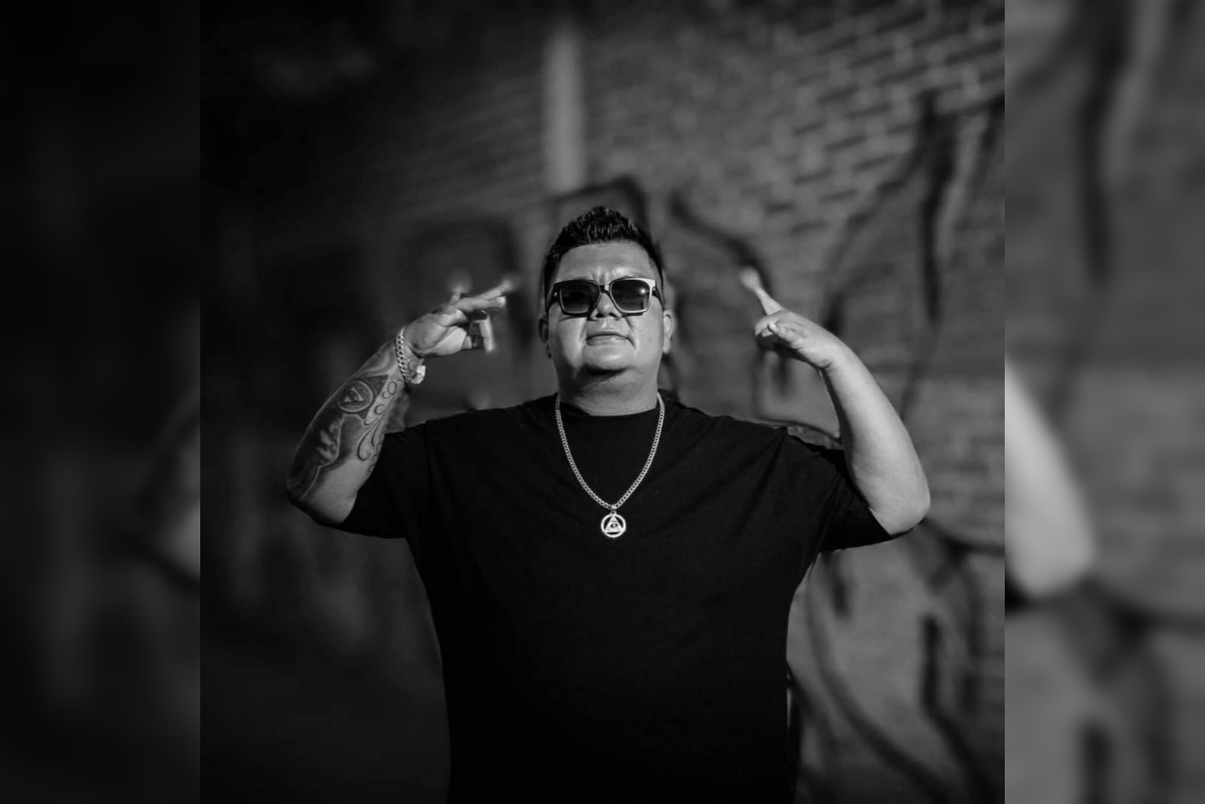 Picsart_23-04-04_22-51-27-448