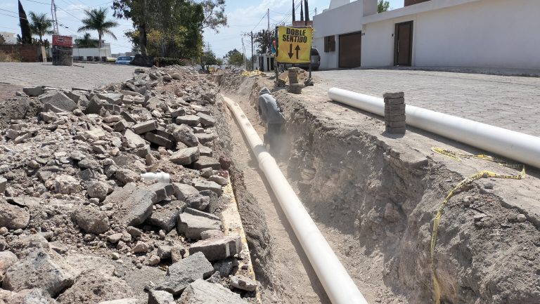 rehabilitación línea de agua potable en Villas de Irapuato (3)