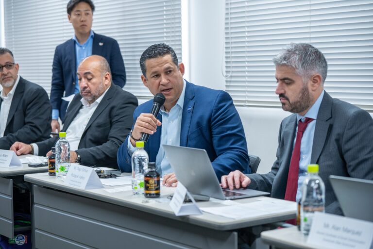 Foto 1. Reunión con directivos de Nippon Steel-