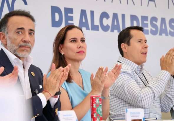 PARTICIPA LORENA ALFARO EN REUNIÓN DE ALCALDES (2)